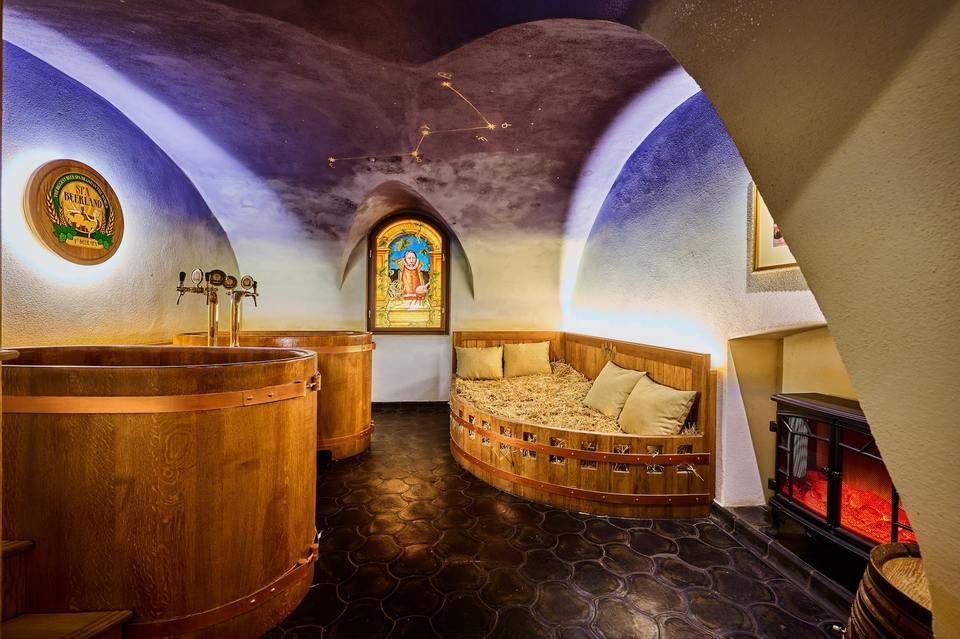 První zámecké pivní lázně Spa Beerland Chateaux Praha